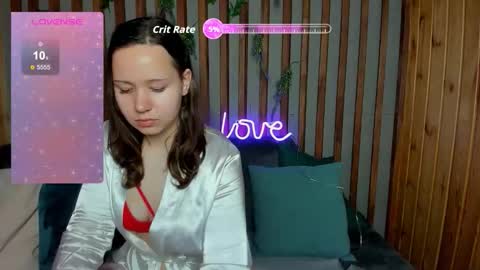 Snapshot of lauraellinss chatting on 09-22-25, 07:43 Laura online show from 09-22-25, 07:43