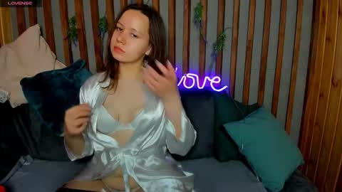 Snapshot of lauraellinss chatting on 09-23-25, 09:01 Laura online show from 09-23-25, 09:01