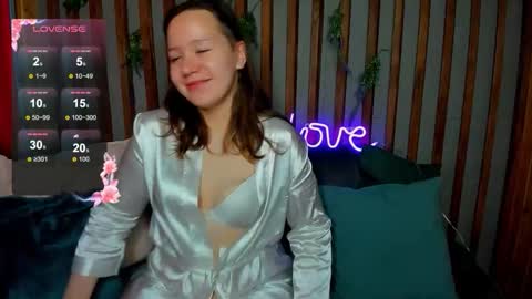 Snapshot of lauraellinss chatting on 09-27-25, 01:10 Laura online show from 09-27-25, 01:10