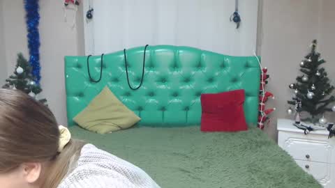 Snapshot of laurahlot chatting on 12-29-24, 04:59 LauraHlot online show from 12-29-24, 04:59