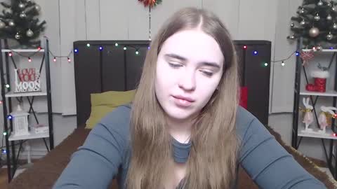 Snapshot of laurahlot chatting on 01-15-25, 10:13 LauraHlot online show from 01-15-25, 10:13