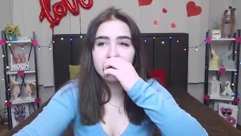 Snapshot of laurahlot chatting on 02-12-25, 06:40 LauraHlot online show from 02-12-25, 06:40