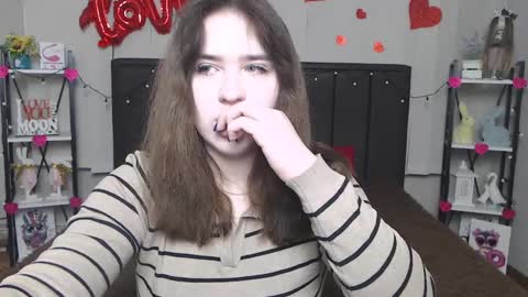 Snapshot of laurahlot chatting on 02-19-25, 06:10 LauraHlot online show from 02-19-25, 06:10