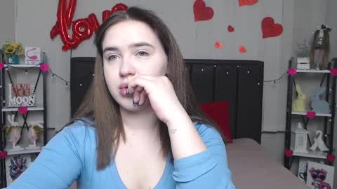 Snapshot of laurahlot chatting on 02-26-25, 06:11 LauraHlot online show from 02-26-25, 06:11