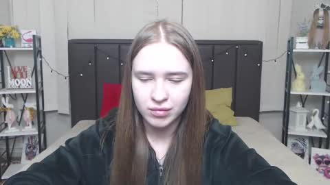 Snapshot of laurahlot chatting on 09-15-25, 06:08 LauraHlot online show from 09-15-25, 06:08