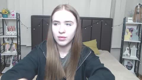 Snapshot of laurahlot chatting on 09-16-25, 06:31 LauraHlot online show from 09-16-25, 06:31