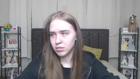 Snapshot of laurahlot chatting on 09-20-25, 06:03 LauraHlot online show from 09-20-25, 06:03