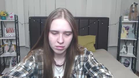 Snapshot of laurahlot chatting on 09-22-25, 05:48 LauraHlot online show from 09-22-25, 05:48