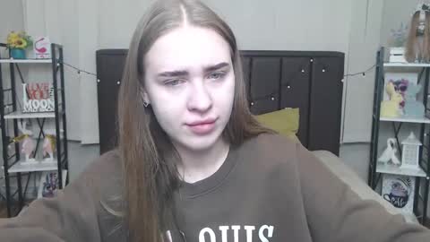 Snapshot of laurahlot chatting on 09-25-25, 06:06 LauraHlot online show from 09-25-25, 06:06