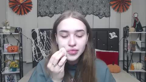 LauraHlot online show from 11-02-25, 06:27