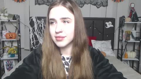 LauraHlot online show from 11-13-25, 06:45