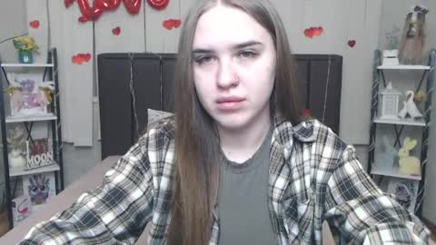 LauraHlot online show from 04-12-26, 05:40