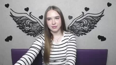 Snapshot of laurahlot chatting on 04-18-26, 06:01 LauraHlot online show from 04-18-26, 06:01