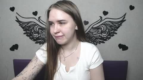 Snapshot of laurahlot chatting on 04-26-26, 05:43 LauraHlot online show from 04-26-26, 05:43