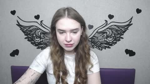 Snapshot of laurahlot chatting on 04-29-26, 06:06 LauraHlot online show from 04-29-26, 06:06