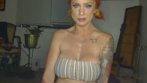 Snapshot of lauralye1983 chatting on 07-05-26, 05:25 Lilian Banks online show from 07-05-26, 05:25