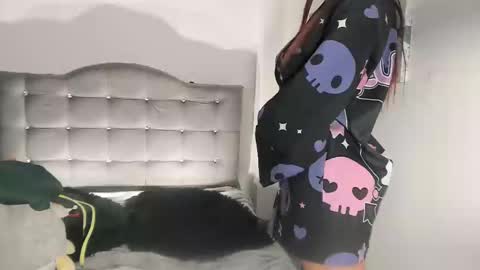 lauraohana online show from 12-03-24, 02:03