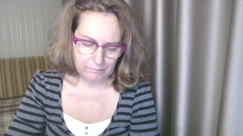Snapshot of lauraoven1 chatting on 12-12-24, 01:06 Lauraoven1 online show from 12-12-24, 01:06