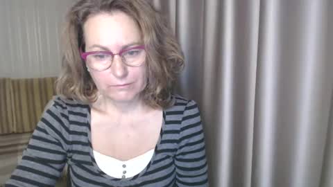 Snapshot of lauraoven1 chatting on 12-13-24, 07:25 Lauraoven1 online show from 12-13-24, 07:25