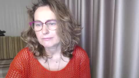 Snapshot of lauraoven1 chatting on 12-16-24, 11:01 Lauraoven1 online show from 12-16-24, 11:01