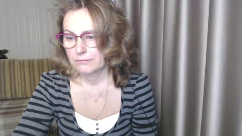 Snapshot of lauraoven1 chatting on 12-17-24, 07:29 Lauraoven1 online show from 12-17-24, 07:29