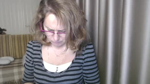 Snapshot of lauraoven1 chatting on 12-17-24, 01:38 Lauraoven1 online show from 12-17-24, 01:38