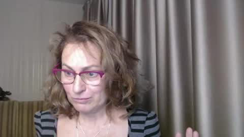 Snapshot of lauraoven1 chatting on 12-17-24, 06:42 Lauraoven1 online show from 12-17-24, 06:42