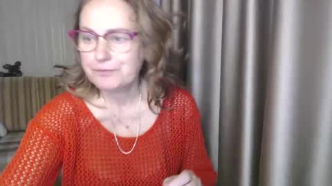 Snapshot of lauraoven1 chatting on 12-19-24, 06:56 Lauraoven1 online show from 12-19-24, 06:56