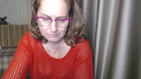 Snapshot of lauraoven1 chatting on 12-19-24, 03:30 Lauraoven1 online show from 12-19-24, 03:30