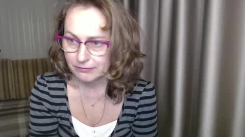 Snapshot of lauraoven1 chatting on 12-20-24, 03:10 Lauraoven1 online show from 12-20-24, 03:10