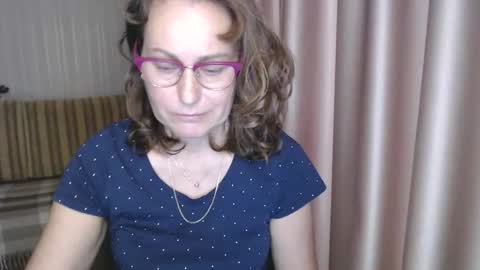 Snapshot of lauraoven1 chatting on 12-21-24, 09:01 Lauraoven1 online show from 12-21-24, 09:01