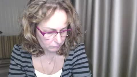 Snapshot of lauraoven1 chatting on 12-22-24, 03:33 Lauraoven1 online show from 12-22-24, 03:33