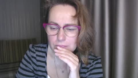 Snapshot of lauraoven1 chatting on 12-23-24, 08:11 Lauraoven1 online show from 12-23-24, 08:11