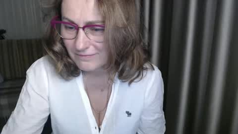 Snapshot of lauraoven1 chatting on 12-28-24, 06:29 Lauraoven1 online show from 12-28-24, 06:29