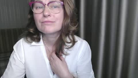 Snapshot of lauraoven1 chatting on 01-05-25, 07:39 Lauraoven1 online show from 01-05-25, 07:39