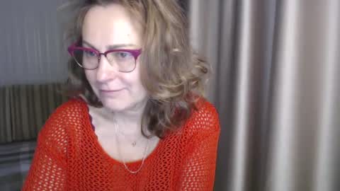 Snapshot of lauraoven1 chatting on 01-08-25, 08:27 Lauraoven1 online show from 01-08-25, 08:27