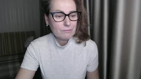 Snapshot of lauraoven1 chatting on 01-18-25, 03:05 Lauraoven1 online show from 01-18-25, 03:05