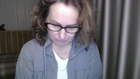 Snapshot of lauraoven1 chatting on 02-05-25, 04:58 Lauraoven1 online show from 02-05-25, 04:58