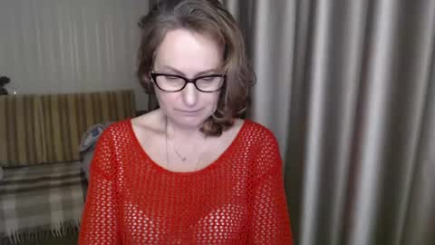 Snapshot of lauraoven1 chatting on 02-11-25, 02:57 Lauraoven1 online show from 02-11-25, 02:57