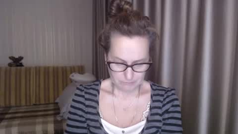 Snapshot of lauraoven1 chatting on 02-17-25, 06:04 Lauraoven1 online show from 02-17-25, 06:04