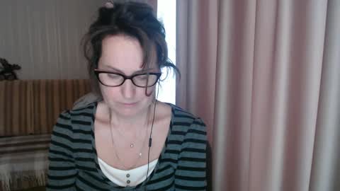 Snapshot of lauraoven1 chatting on 02-20-25, 01:30 Lauraoven1 online show from 02-20-25, 01:30