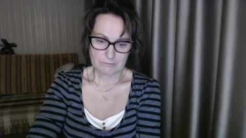 Snapshot of lauraoven1 chatting on 02-20-25, 04:46 Lauraoven1 online show from 02-20-25, 04:46