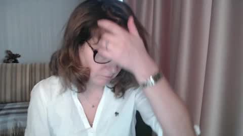 Snapshot of lauraoven1 chatting on 02-23-25, 01:53 Lauraoven1 online show from 02-23-25, 01:53
