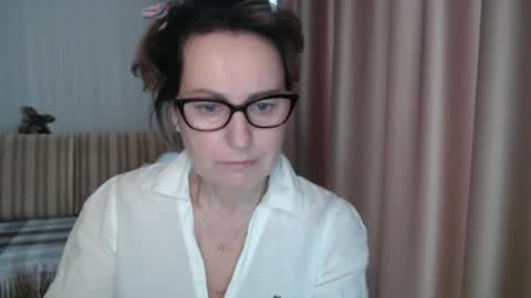 Snapshot of lauraoven1 chatting on 02-25-25, 01:39 Lauraoven1 online show from 02-25-25, 01:39