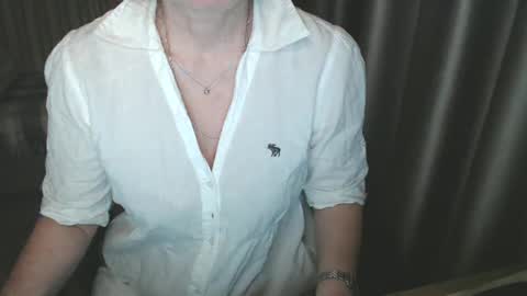 Snapshot of lauraoven1 chatting on 03-04-25, 03:59 Lauraoven1 online show from 03-04-25, 03:59