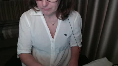 Snapshot of lauraoven1 chatting on 03-06-25, 10:52 Lauraoven1 online show from 03-06-25, 10:52