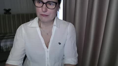 Snapshot of lauraoven1 chatting on 03-07-25, 07:41 Lauraoven1 online show from 03-07-25, 07:41