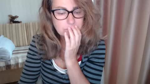 Snapshot of lauraoven1 chatting on 09-30-25, 07:24 Lauraoven1 online show from 09-30-25, 07:24