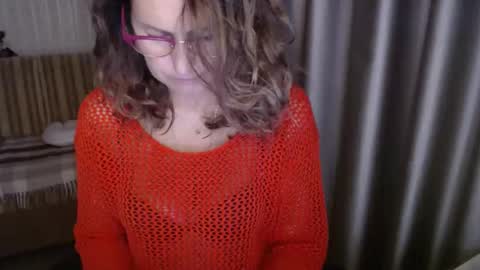 Snapshot of lauraoven1 chatting on 10-05-25, 02:37 Lauraoven1 online show from 10-05-25, 02:37