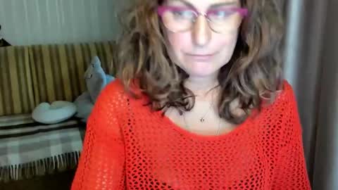 Snapshot of lauraoven1 chatting on 10-06-25, 02:03 Lauraoven1 online show from 10-06-25, 02:03
